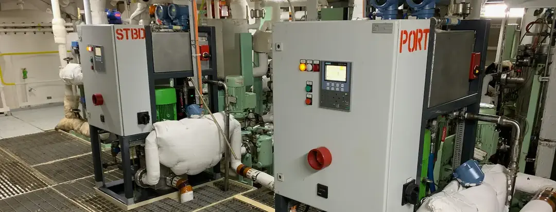 Fuel homogenizer installation in ship engine room